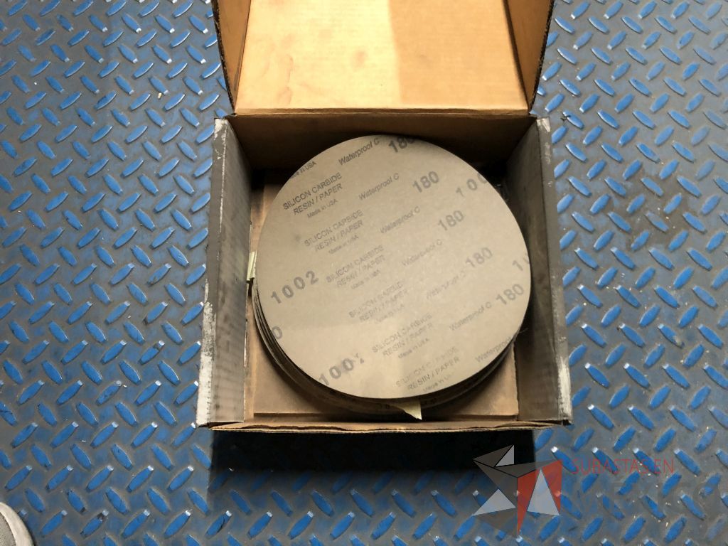 Lote 026 - LECO Silicon carbide wet/dry - 600 Discos abrasivos y 8.4 KG de Electrodos