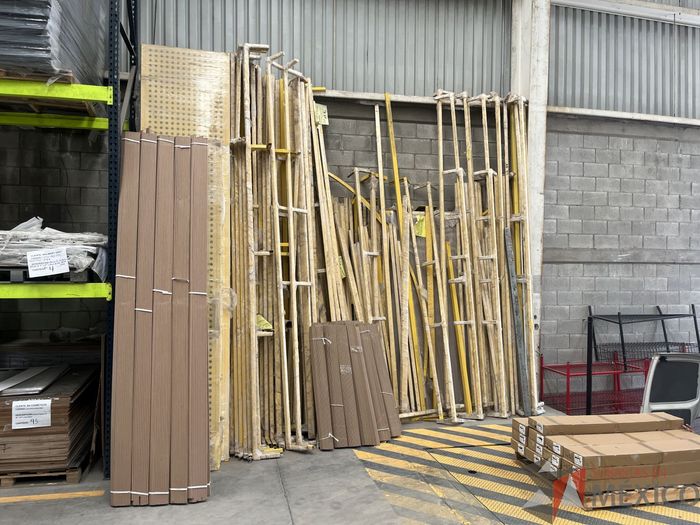 Lote 089 - 25 Estructuras Metálicas color amarillo - Subastas en México