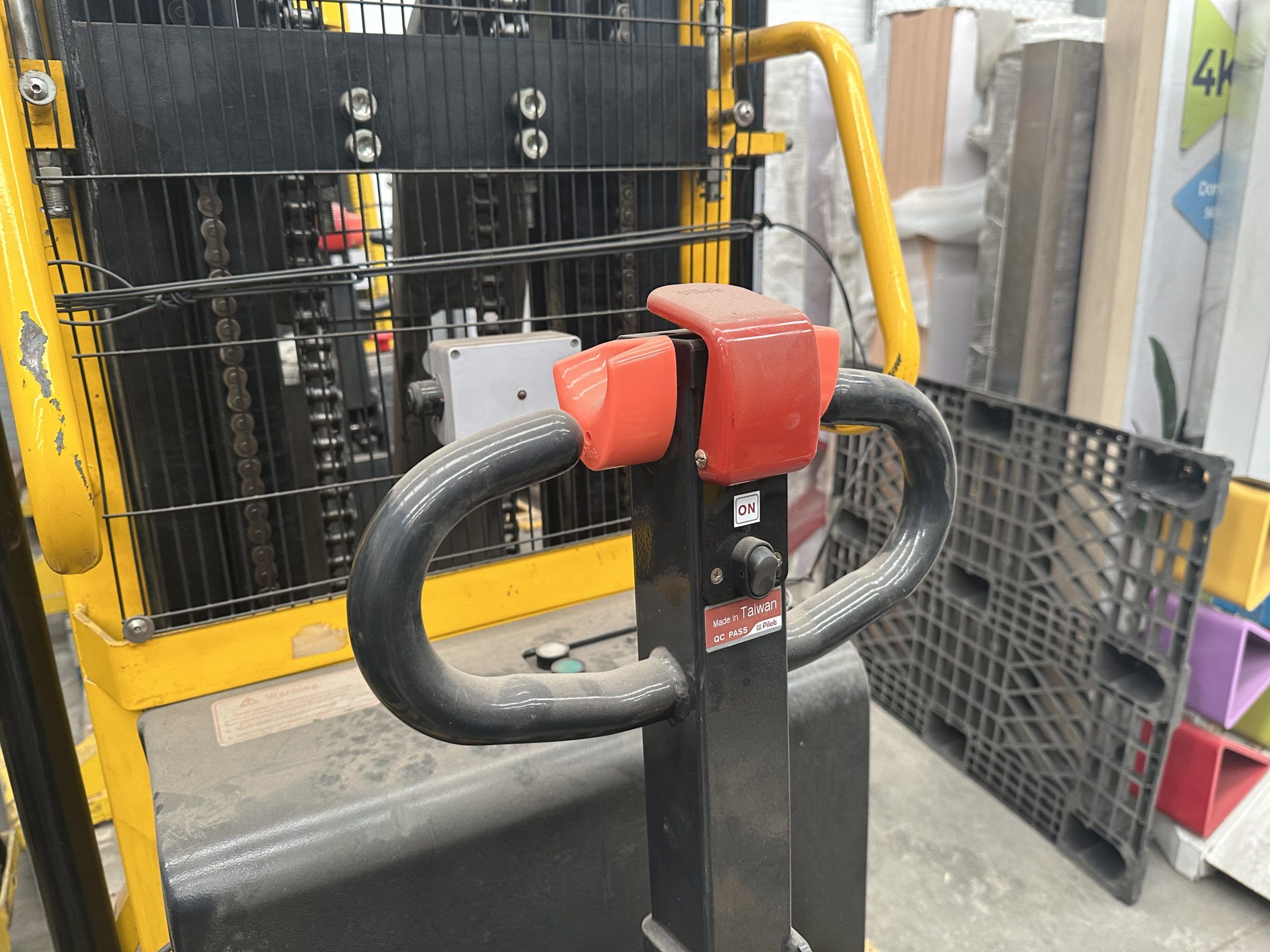 Lote 017 - Apilador eléctrico - Semi-Electric Stacker - CTD20/30 - Capacidad 2,000 kg - Imagen 2