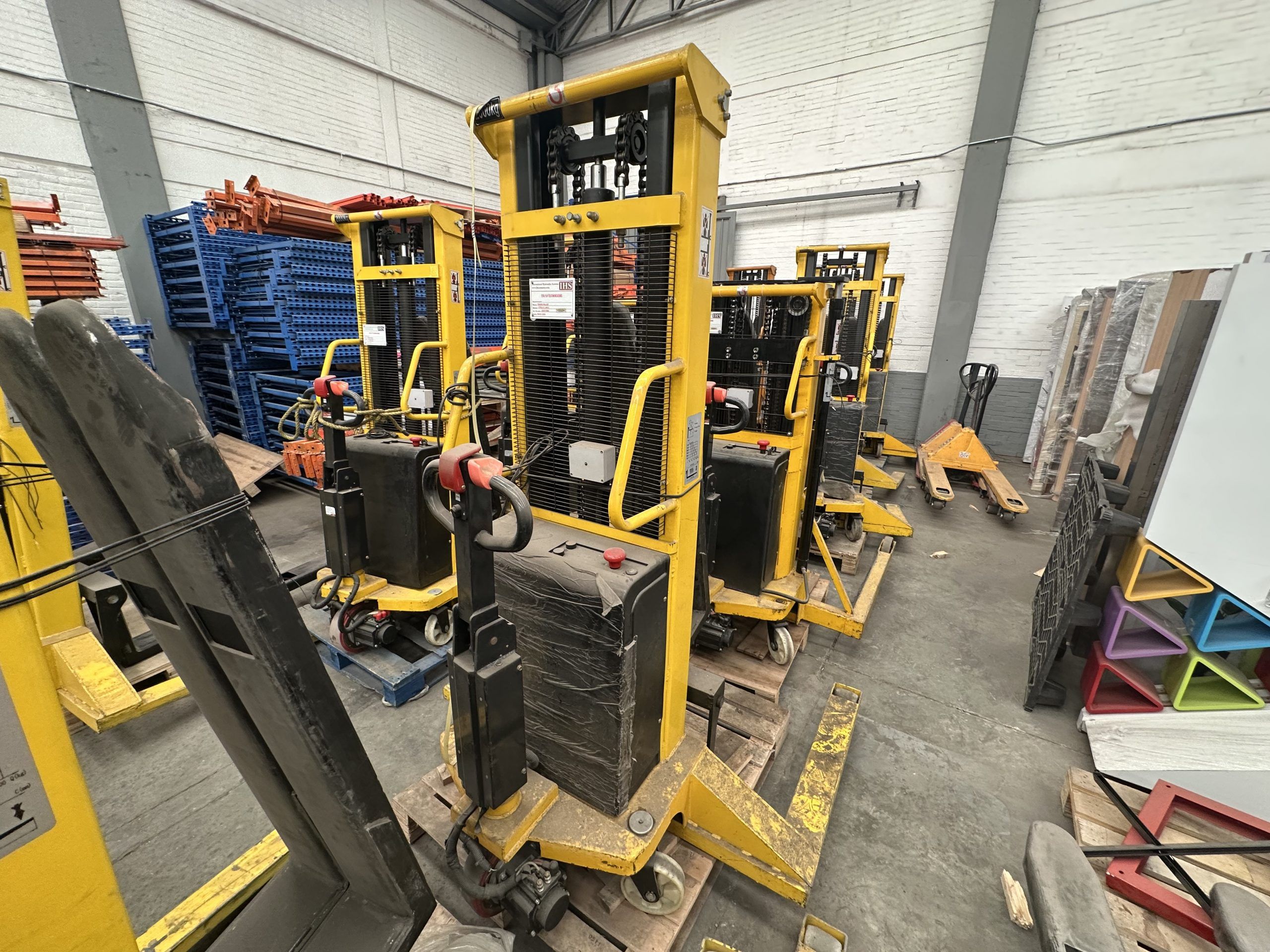 Lote 017 - Apilador eléctrico - Semi-Electric Stacker - CTD20/30 - Capacidad 2,000 kg