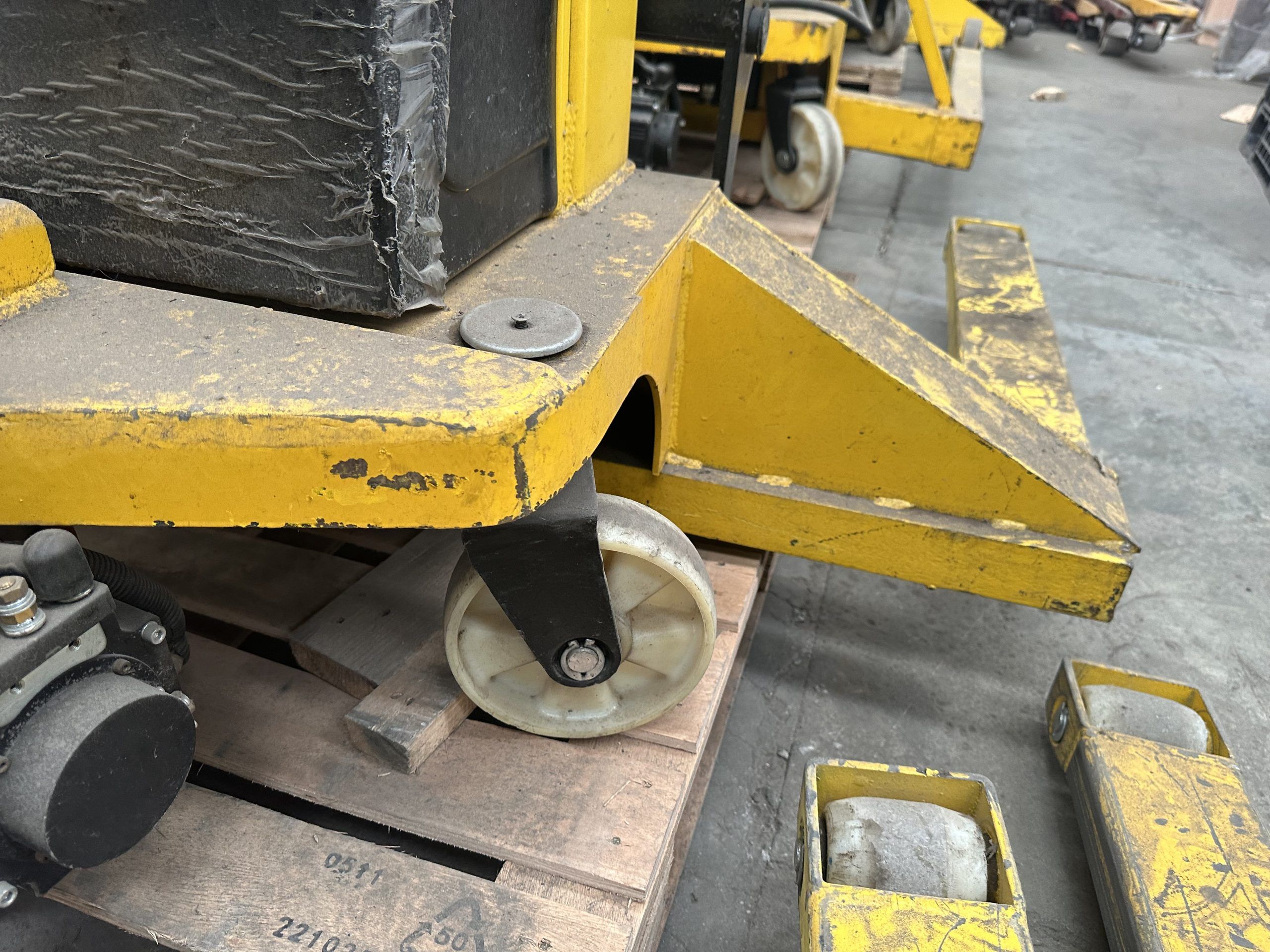 Lote 017 - Apilador eléctrico - Semi-Electric Stacker - CTD20/30 - Capacidad 2,000 kg - Imagen 7