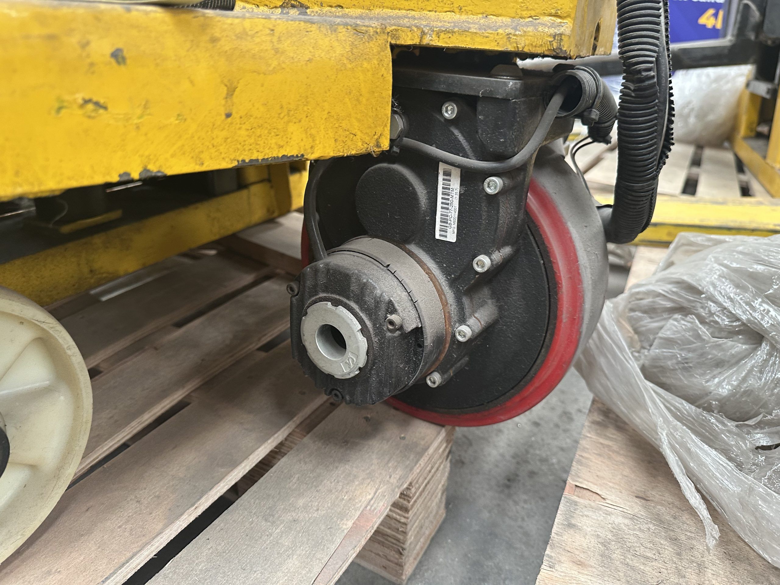Lote 017 - Apilador eléctrico - Semi-Electric Stacker - CTD20/30 - Capacidad 2,000 kg - Imagen 11