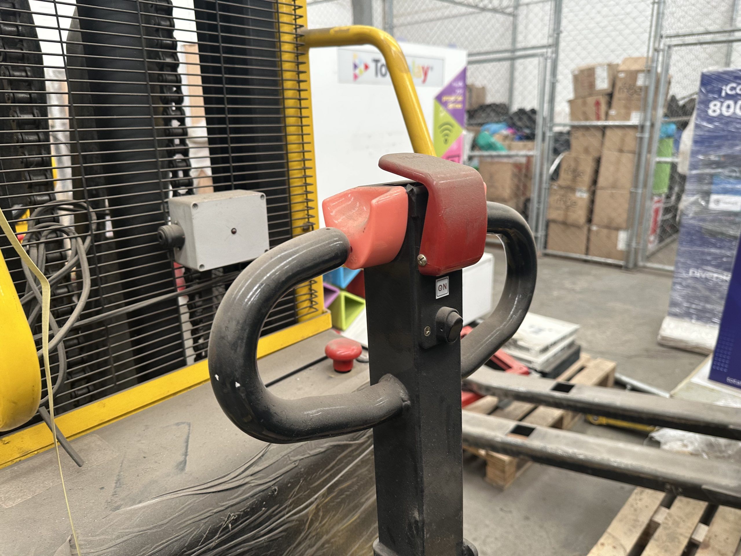 Lote 017 - Apilador eléctrico - Semi-Electric Stacker - CTD20/30 - Capacidad 2,000 kg - Imagen 12