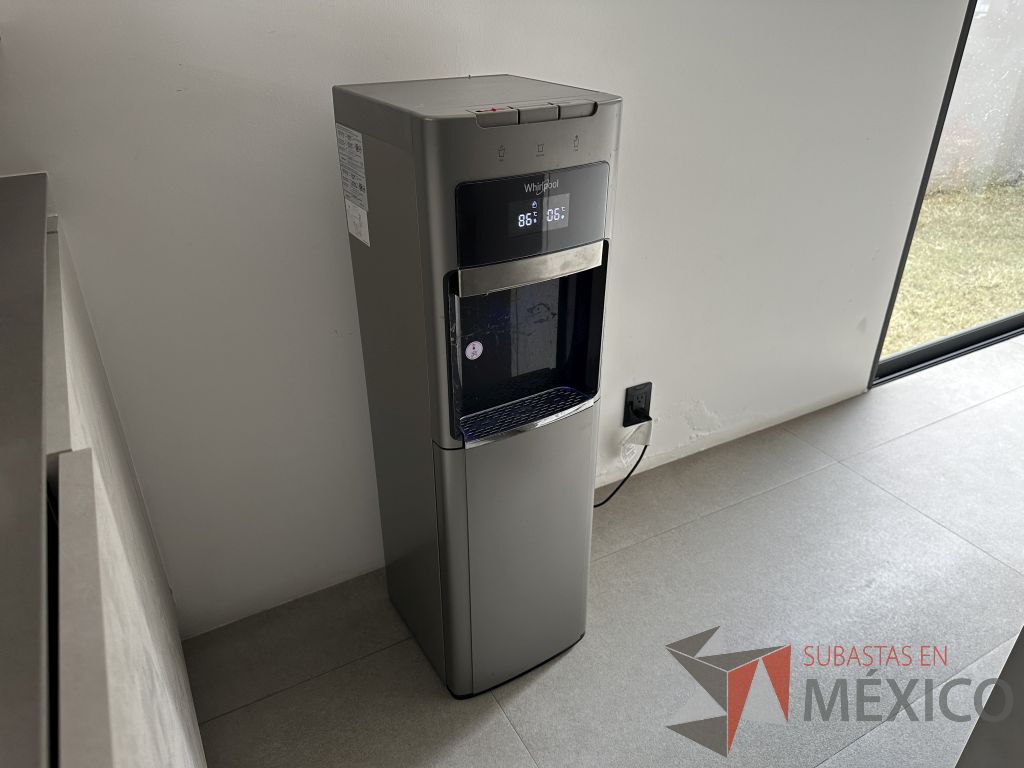 Lote 136 - Despachador de agua Whirlpool, Modelo: WK5915BD - Imagen 3