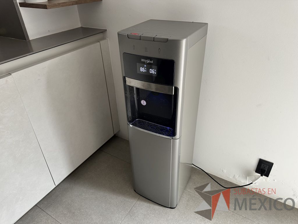 Lote 136 - Despachador de agua Whirlpool, Modelo: WK5915BD - Imagen 4