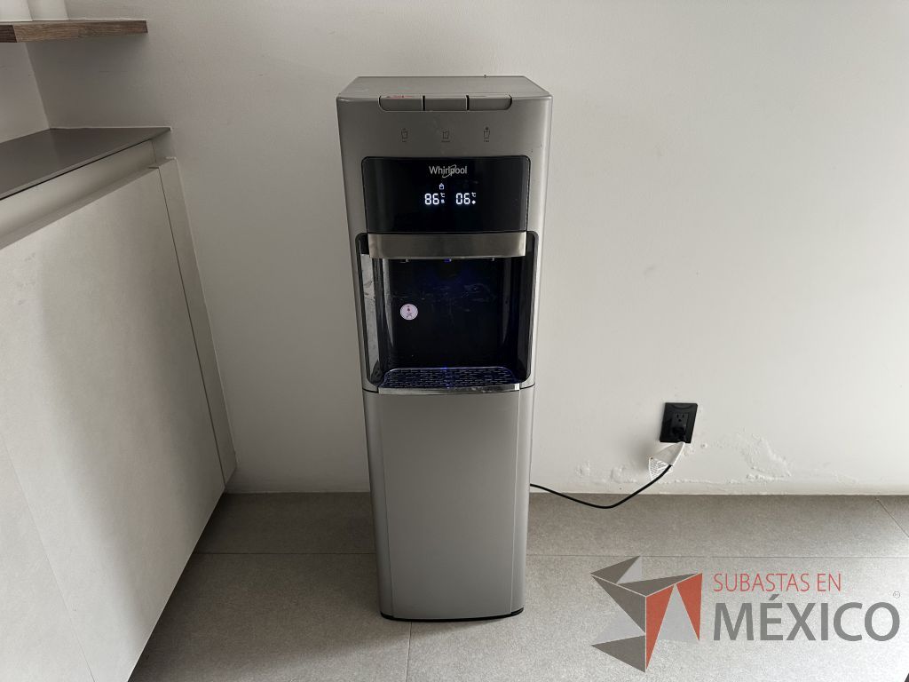 Lote 136 - Despachador de agua Whirlpool, Modelo: WK5915BD
