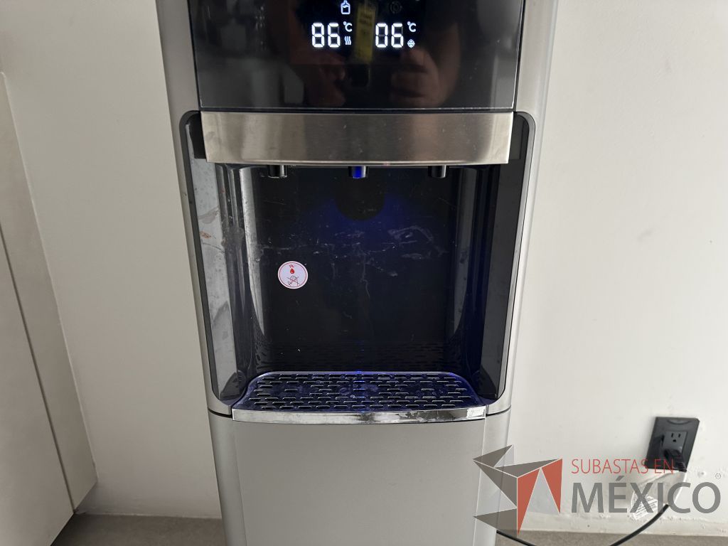 Lote 136 - Despachador de agua Whirlpool, Modelo: WK5915BD - Imagen 5