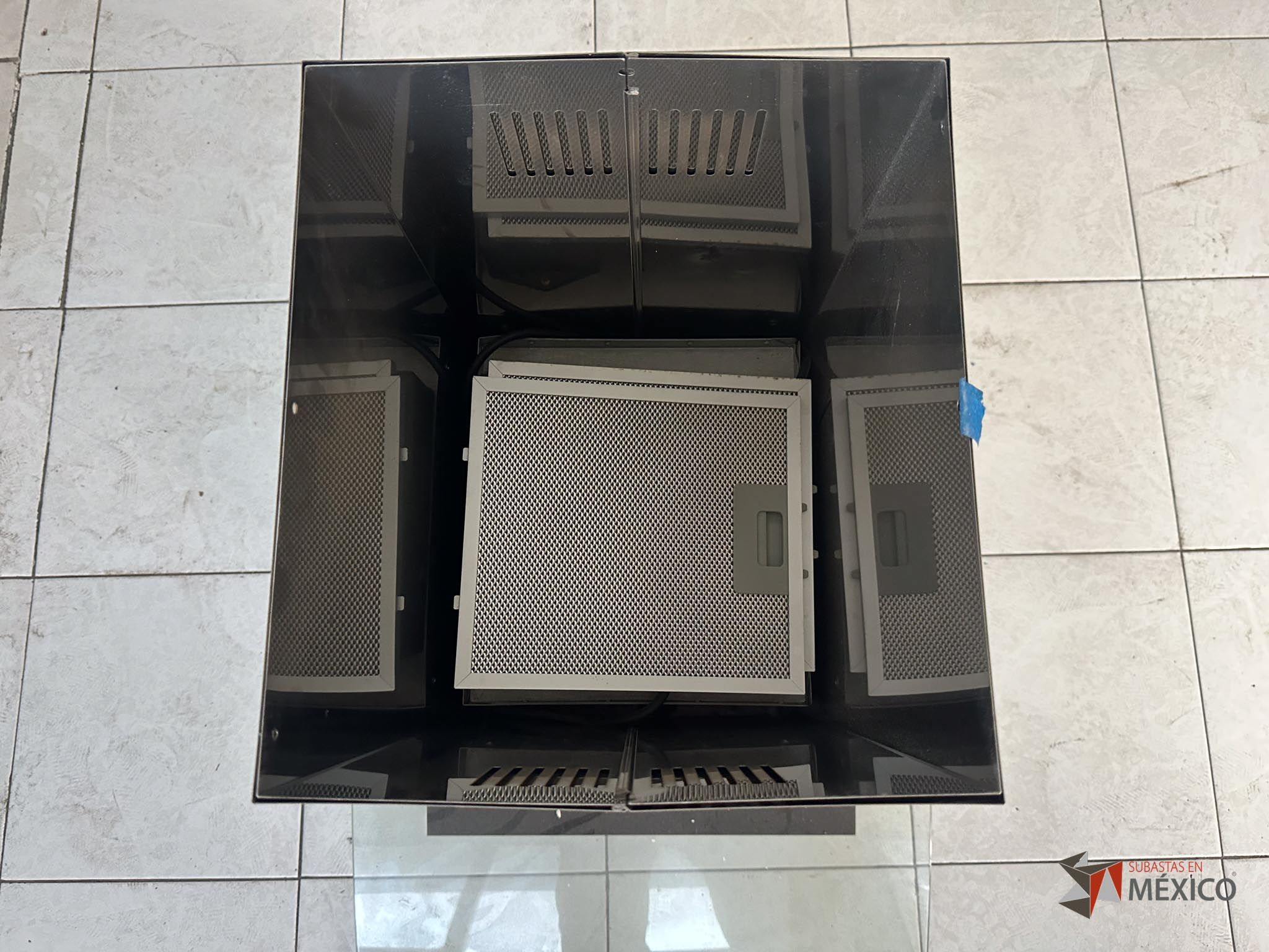 Lote 132 - Mueble de madera con espacios, parrilla eléctrica, campana extractora y tarja - Imagen 46
