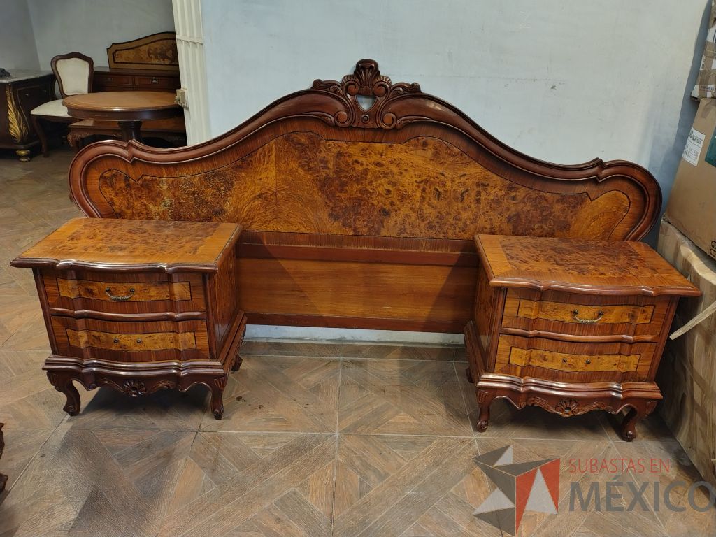 Lote 011 - Recamara de madera con chapa de raíz de olmo, compuesta por cabecera, 2 buros y 1 cajonera - Imagen 2