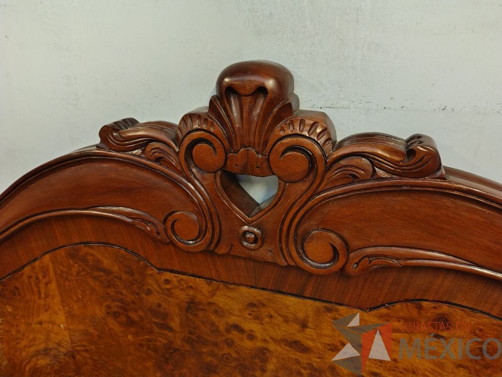Lote 011 - Recamara de madera con chapa de raíz de olmo, compuesta por cabecera, 2 buros y 1 cajonera - Imagen 8
