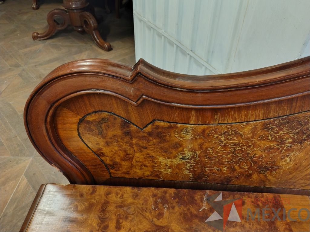Lote 011 - Recamara de madera con chapa de raíz de olmo, compuesta por cabecera, 2 buros y 1 cajonera - Imagen 10