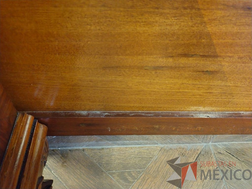 Lote 011 - Recamara de madera con chapa de raíz de olmo, compuesta por cabecera, 2 buros y 1 cajonera - Imagen 11