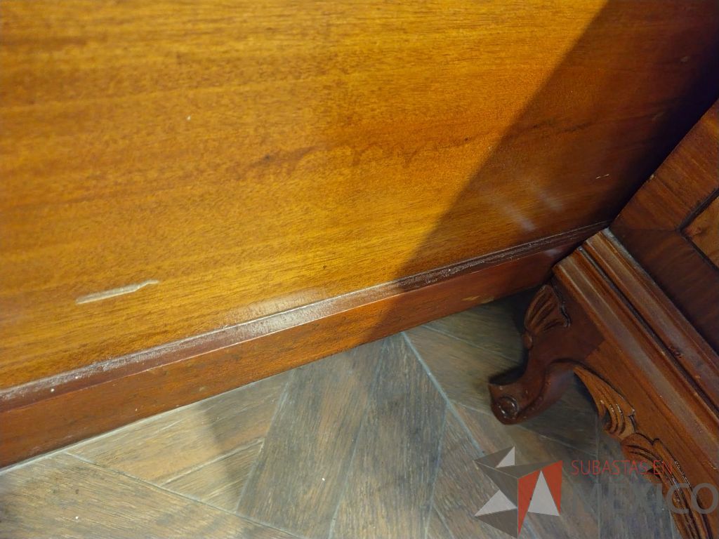Lote 011 - Recamara de madera con chapa de raíz de olmo, compuesta por cabecera, 2 buros y 1 cajonera - Imagen 12