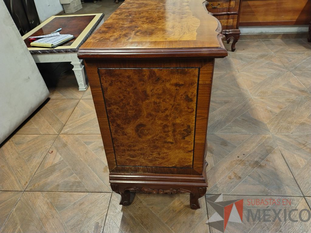 Lote 011 - Recamara de madera con chapa de raíz de olmo, compuesta por cabecera, 2 buros y 1 cajonera - Imagen 18