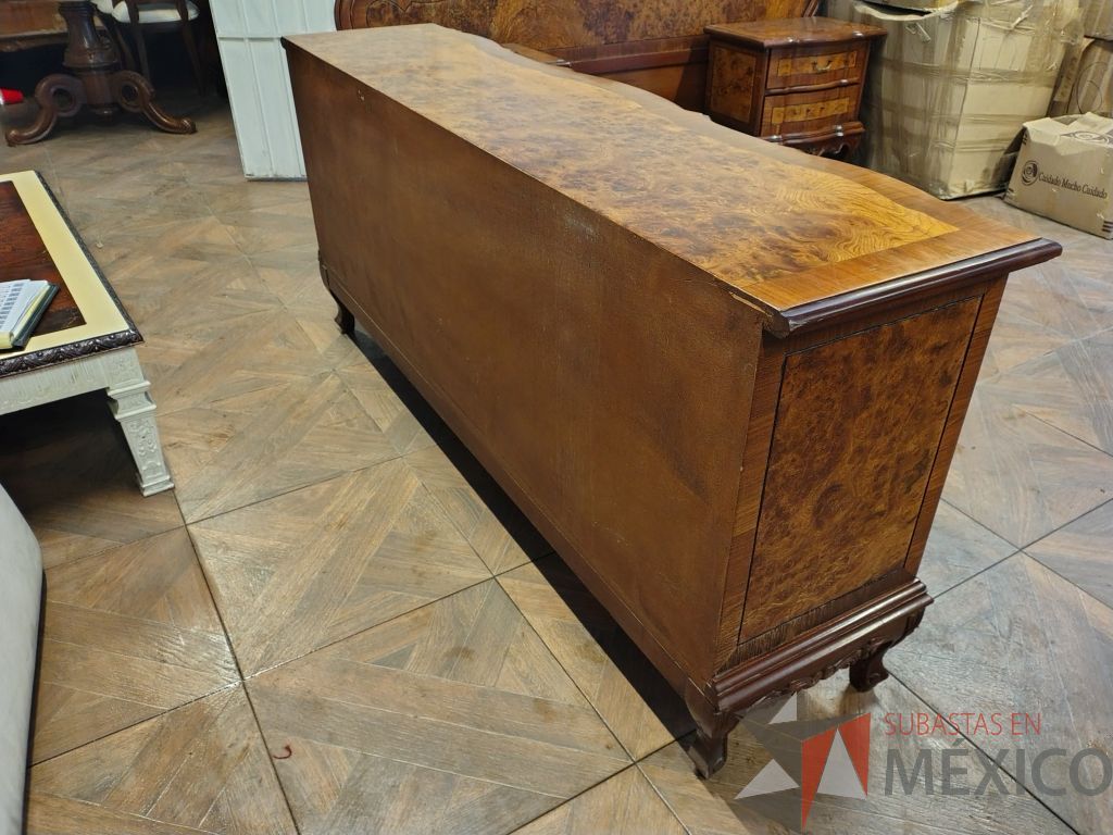 Lote 011 - Recamara de madera con chapa de raíz de olmo, compuesta por cabecera, 2 buros y 1 cajonera - Imagen 19