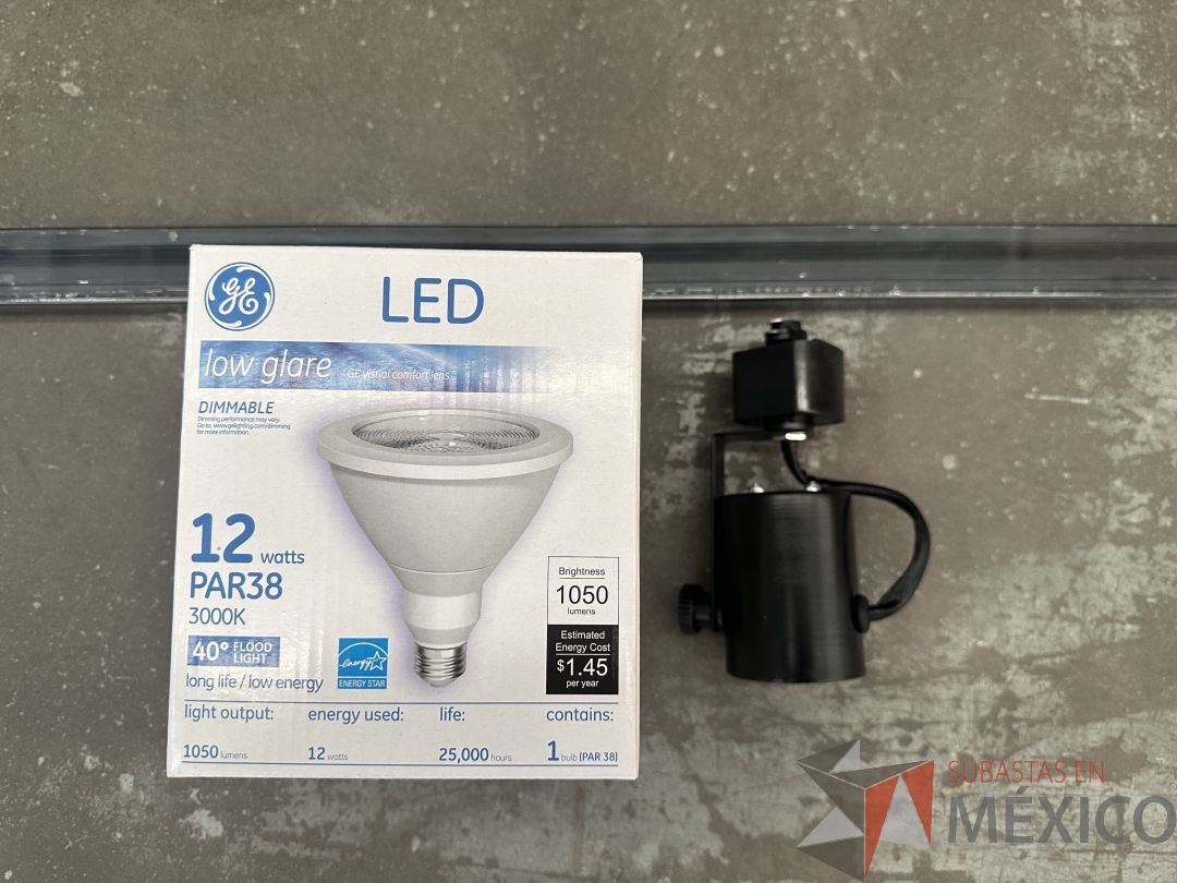 Lote 246 - 10 Kits de iluminación que contiene: Riel, Gabinete para foco y Foco de 12 watts - Imagen 2