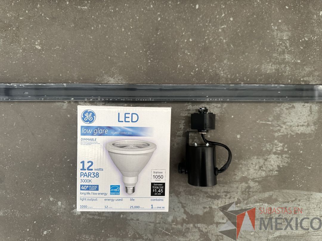 Lote 246 - 10 Kits de iluminación que contiene: Riel, Gabinete para foco y Foco de 12 watts
