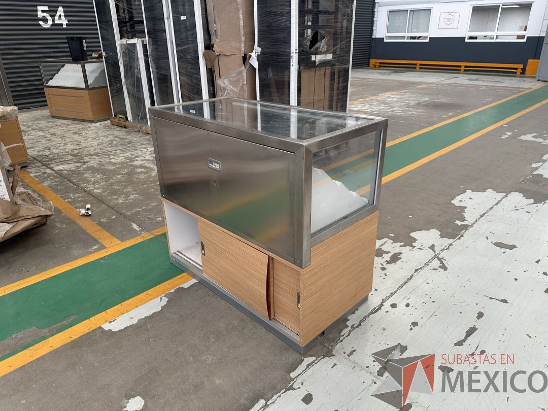 Lote 046 - 2 Vitrinas para exhibir producto con 2 puertas corredizas y con lámpara, parte del exhibidor es móvil para mantenimiento - Imagen 7