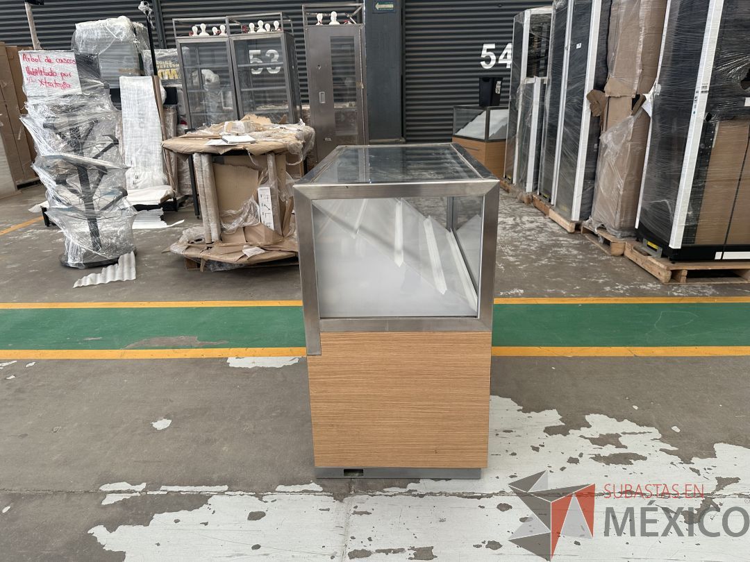 Lote 046 - 2 Vitrinas para exhibir producto con 2 puertas corredizas y con lámpara, parte del exhibidor es móvil para mantenimiento - Imagen 8