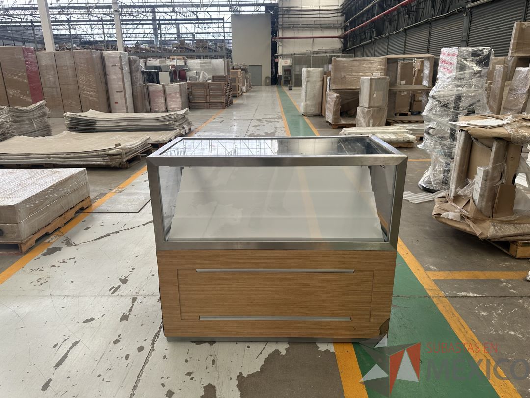 Lote 046 - 2 Vitrinas para exhibir producto con 2 puertas corredizas y con lámpara, parte del exhibidor es móvil para mantenimiento - Imagen 10