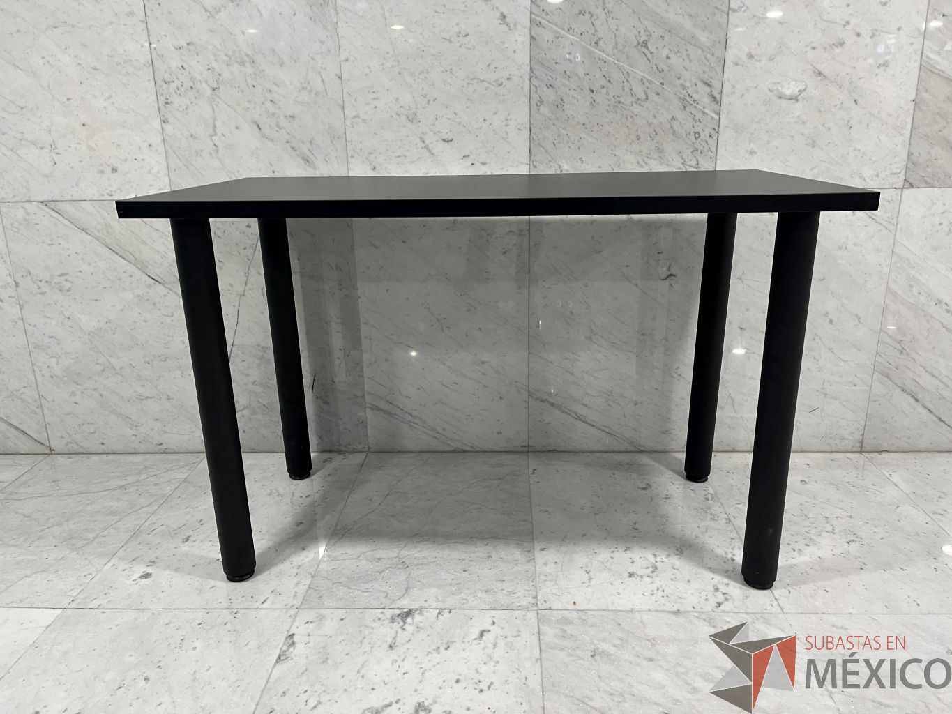 Lote 151 - Mesa de trabajo con 4 patas y cubierta color negro (Nueva) - Imagen 7