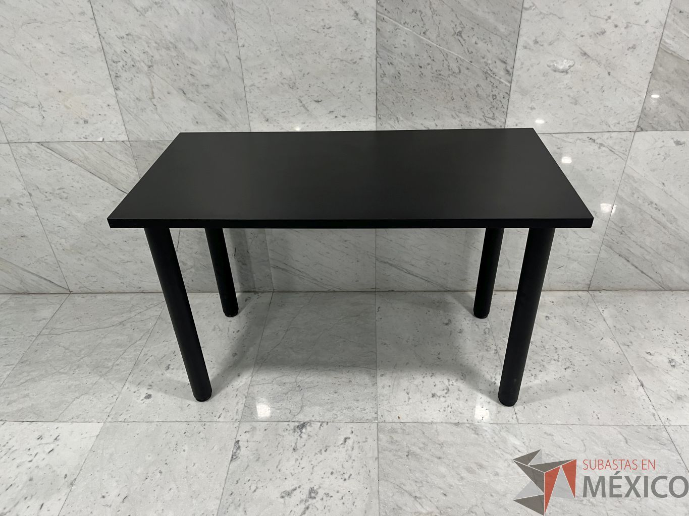 Lote 151 - Mesa de trabajo con 4 patas y cubierta color negro (Nueva) - Imagen 8