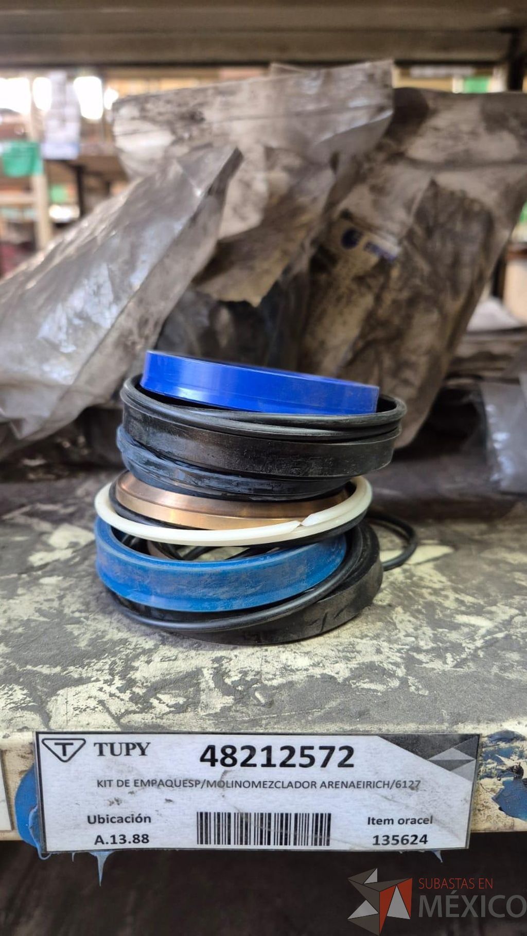 Lote 011 - Lote que contiene 128 artículos: Abrazaderas, Diferentes tipos de Anillos, Bandas, Empaques, Marcadores, etc. - Imagen 2