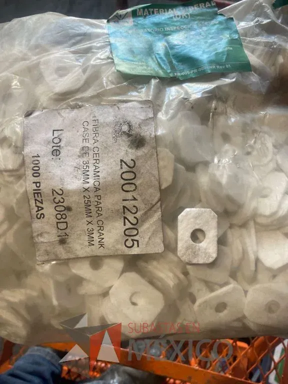 Lote 023 - Lote que contiene 106,092 articulos: Filtros de ceramica y Fibras de Ceramica
