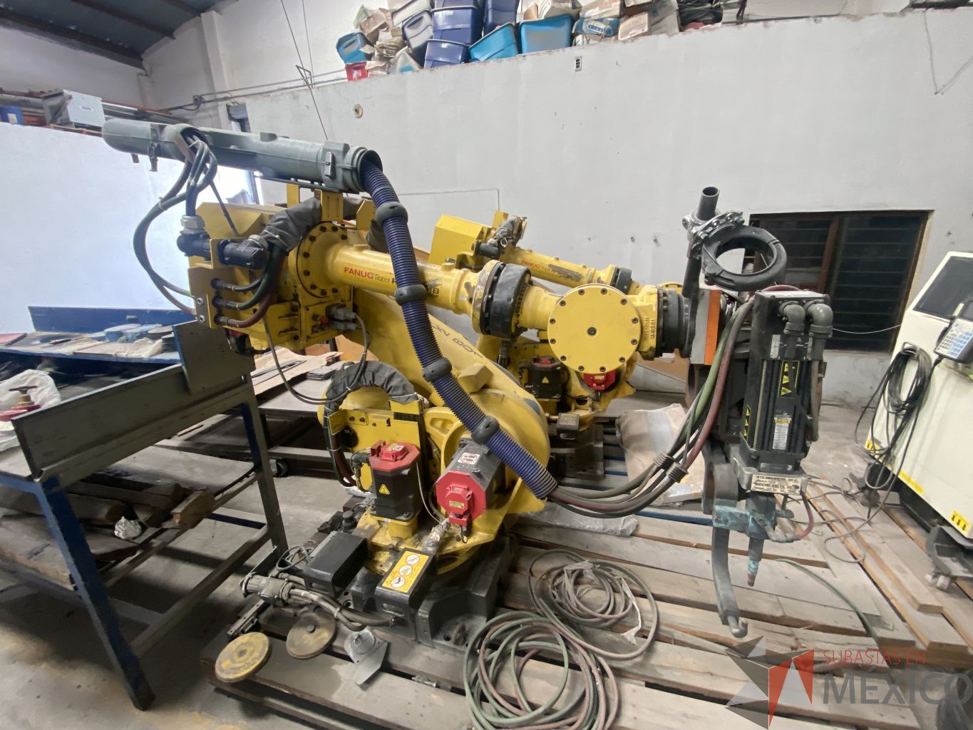 Lote 006 - Robot FANUC R-2000iB 210F de 6 ejes, cabezal de soldadura por puntos