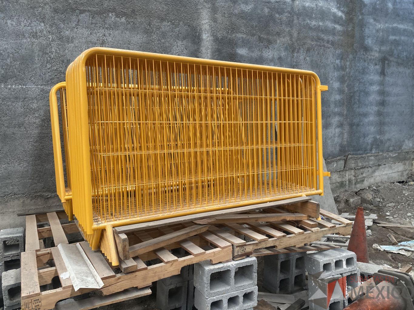 Lote 036 - 15 Piezas de valla metálica perimetral de 130 cm x 200 cm