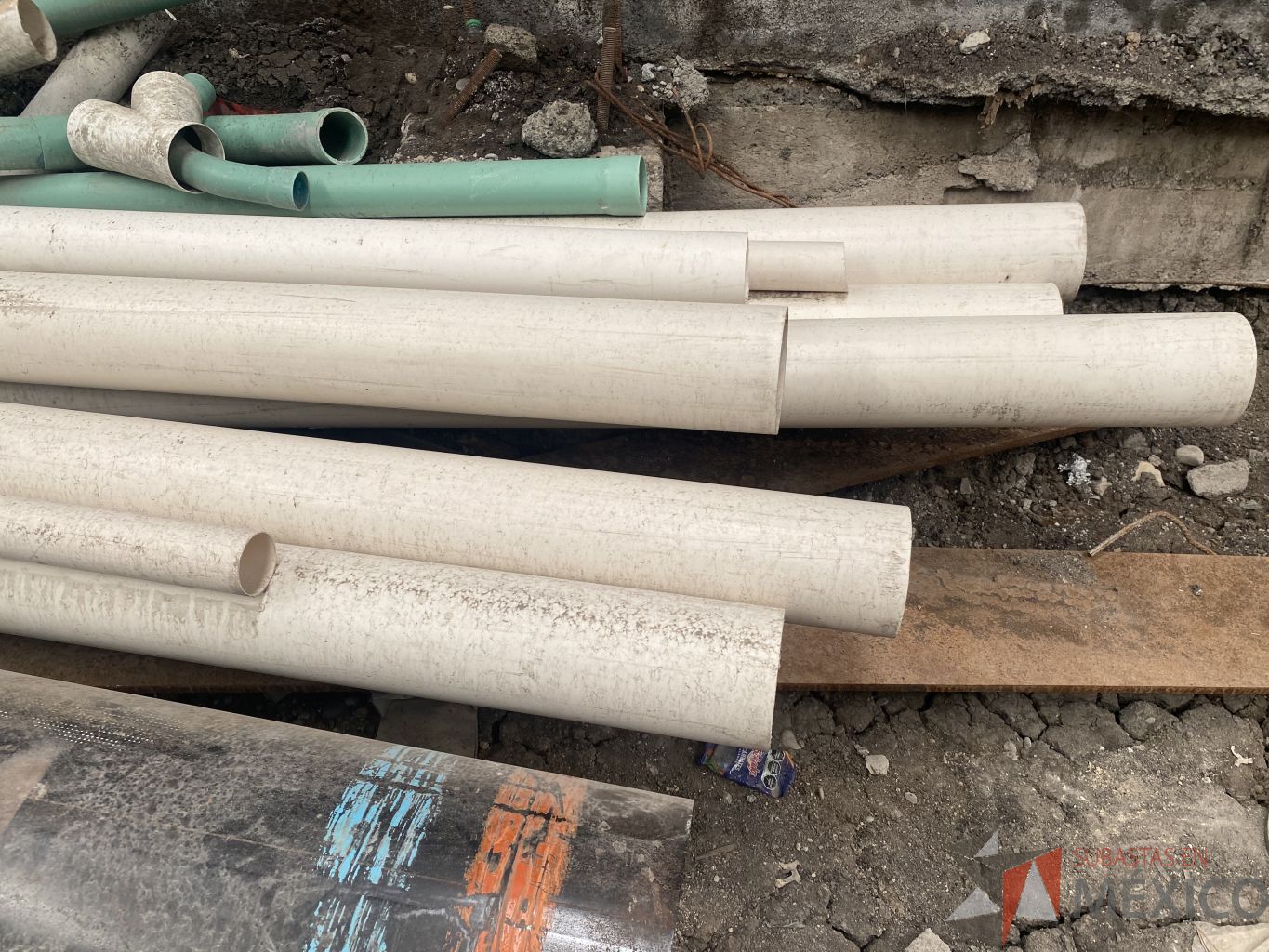 Lote 037 - Lote de tubos de PVC, conformado por: - 6 piezas de 6" de 6 mts. - 1 pieza de 4" de 6 mts. - 2 piezas de 3" de 2 mts. - Imagen 3