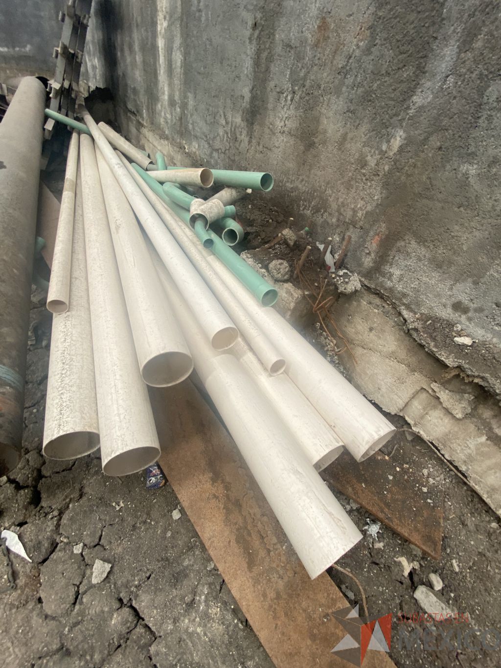Lote 037 - Lote de tubos de PVC, conformado por: - 6 piezas de 6" de 6 mts. - 1 pieza de 4" de 6 mts. - 2 piezas de 3" de 2 mts. - Imagen 2