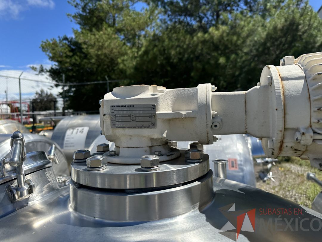 Lote 136 - Tanque de acero inoxidable -100 cm de diámetro x 190 cm de altura