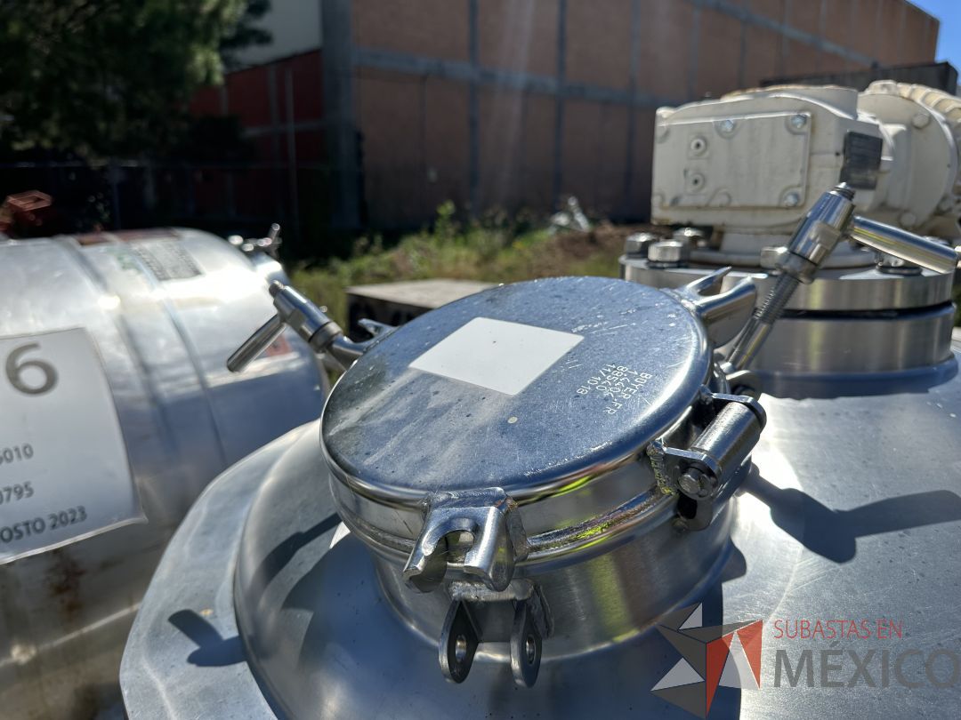 Lote 136 - Tanque de acero inoxidable -100 cm de diámetro x 190 cm de altura - Imagen 9