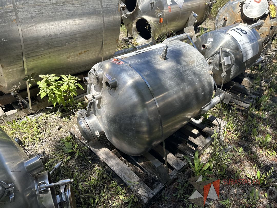 Lote 150 - Tanque de acero inoxidable -80 cm de diámetro x 130 cm de altura