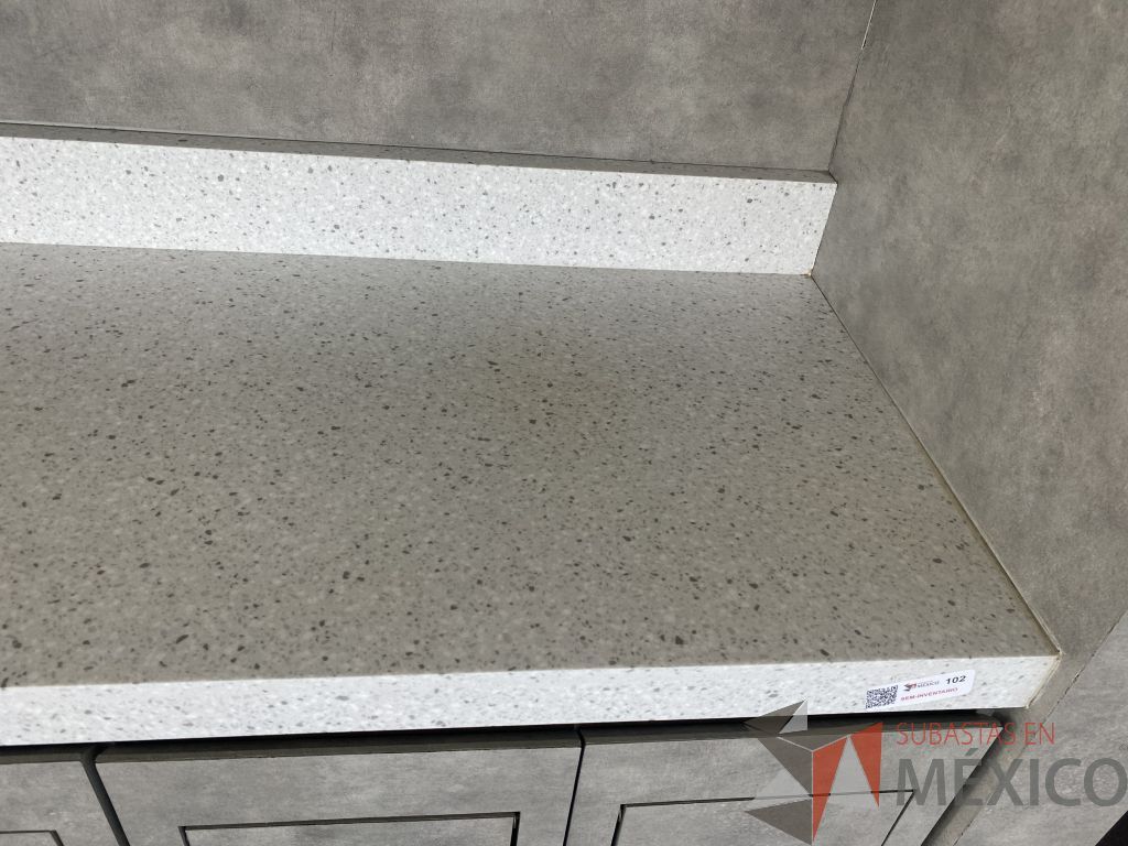 Lote 033 - Estación de servicio, mueble de madera con cubierta de resina, con 3 cajones con ventana pequeña para tirar basura y 1 espacio para frigobar - Imagen 5