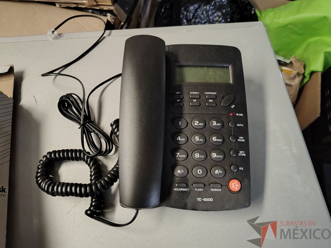 Lote 016 - 6 Teléfonos alámbricos y Monitor para videoportero