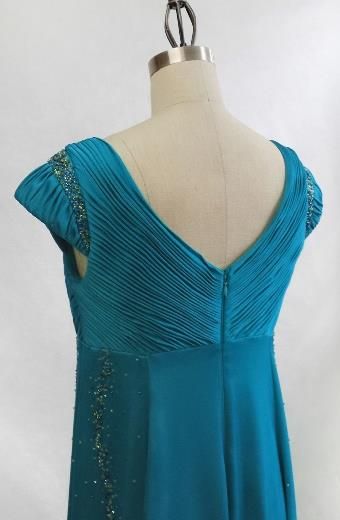 Lote 010 - Vestido de fiesta, escote de corazón manga corta - Imagen 3