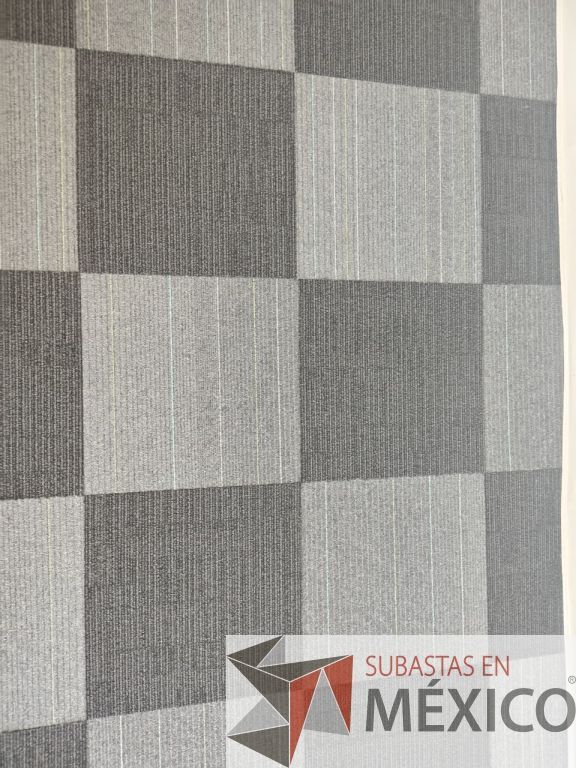 Lote 001 - Lote de 1000 m2 de alfombra modular de uso rudo, 50x50 cm