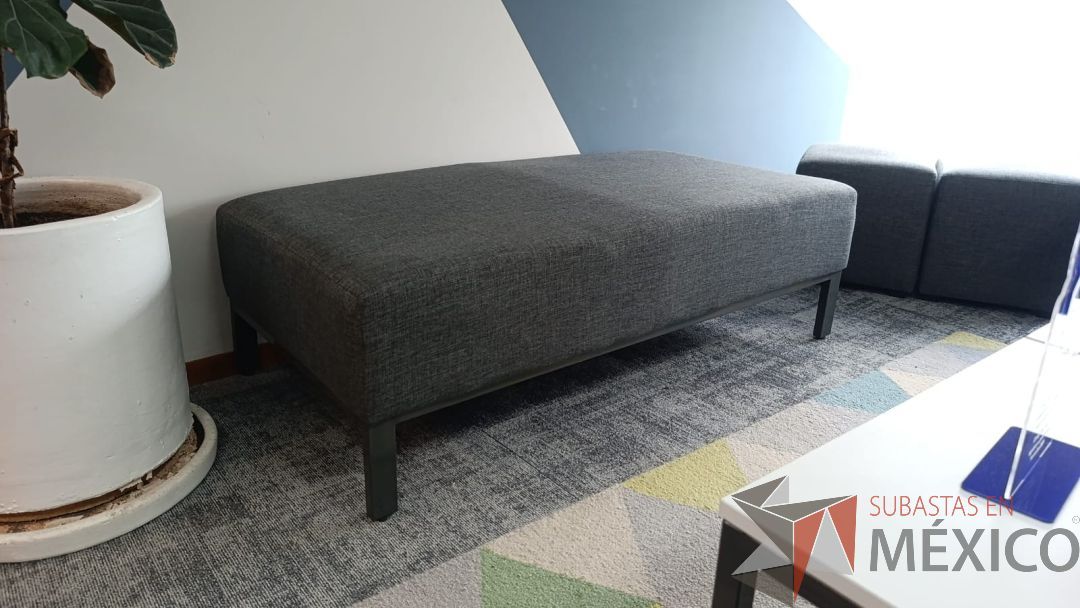Lote 002 - Taburete rectangular - Subastas en México