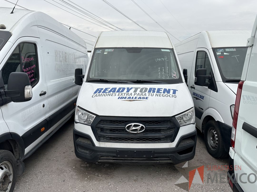 Lote 003 - Camioneta HYUNDAI H350, Año 2021, 108,950 km