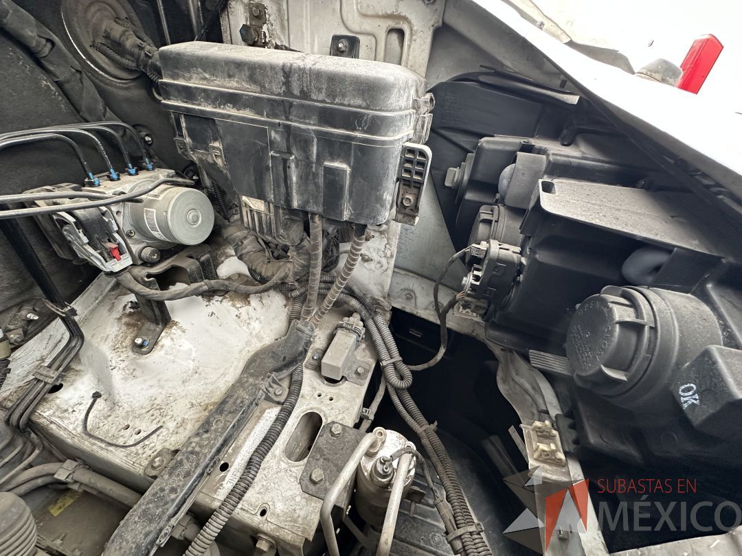 Lote 002 - Camioneta HYUNDAI H350, Año 2021, 72,756 km - Imagen 8