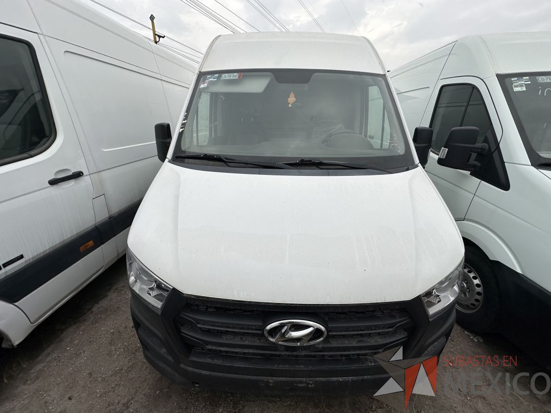 Lote 002 - Camioneta HYUNDAI H350, Año 2021, 72,756 km - Imagen 2