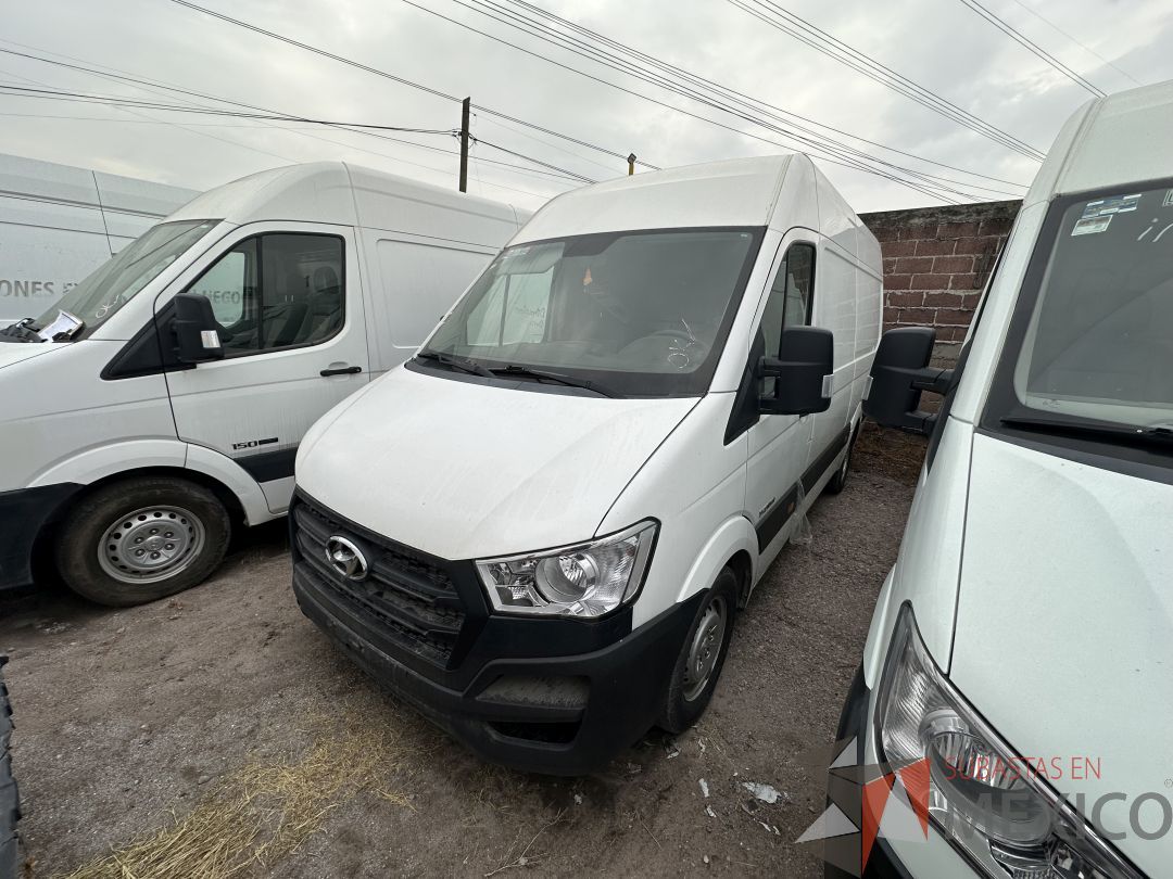 Lote 002 - Camioneta HYUNDAI H350, Año 2021, 72,756 km