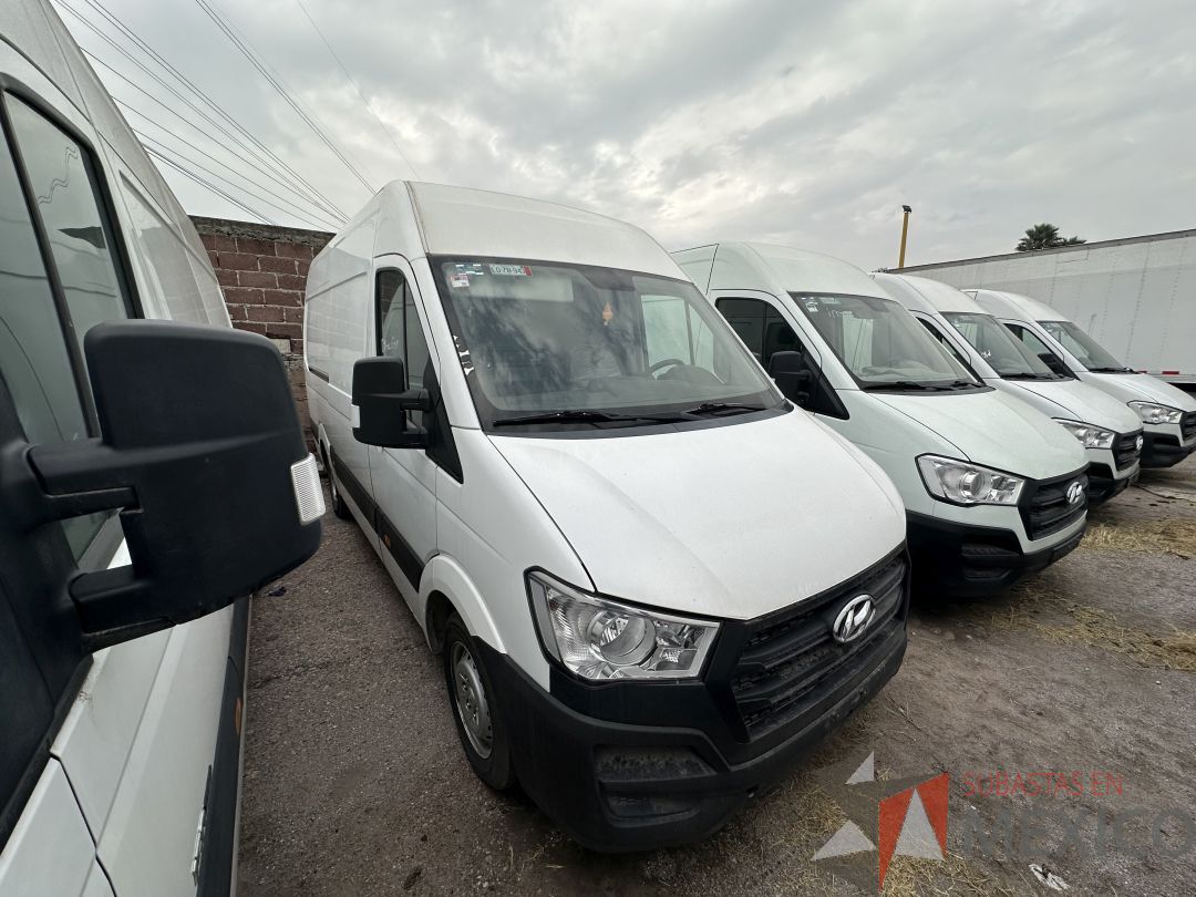 Lote 002 - Camioneta HYUNDAI H350, Año 2021, 72,756 km - Imagen 4