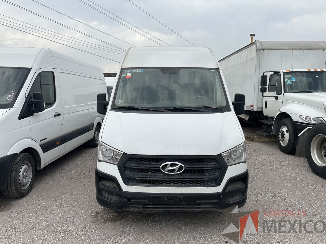Lote 004 - Camioneta HYUNDAI H350, Año 2021, 71,840 km