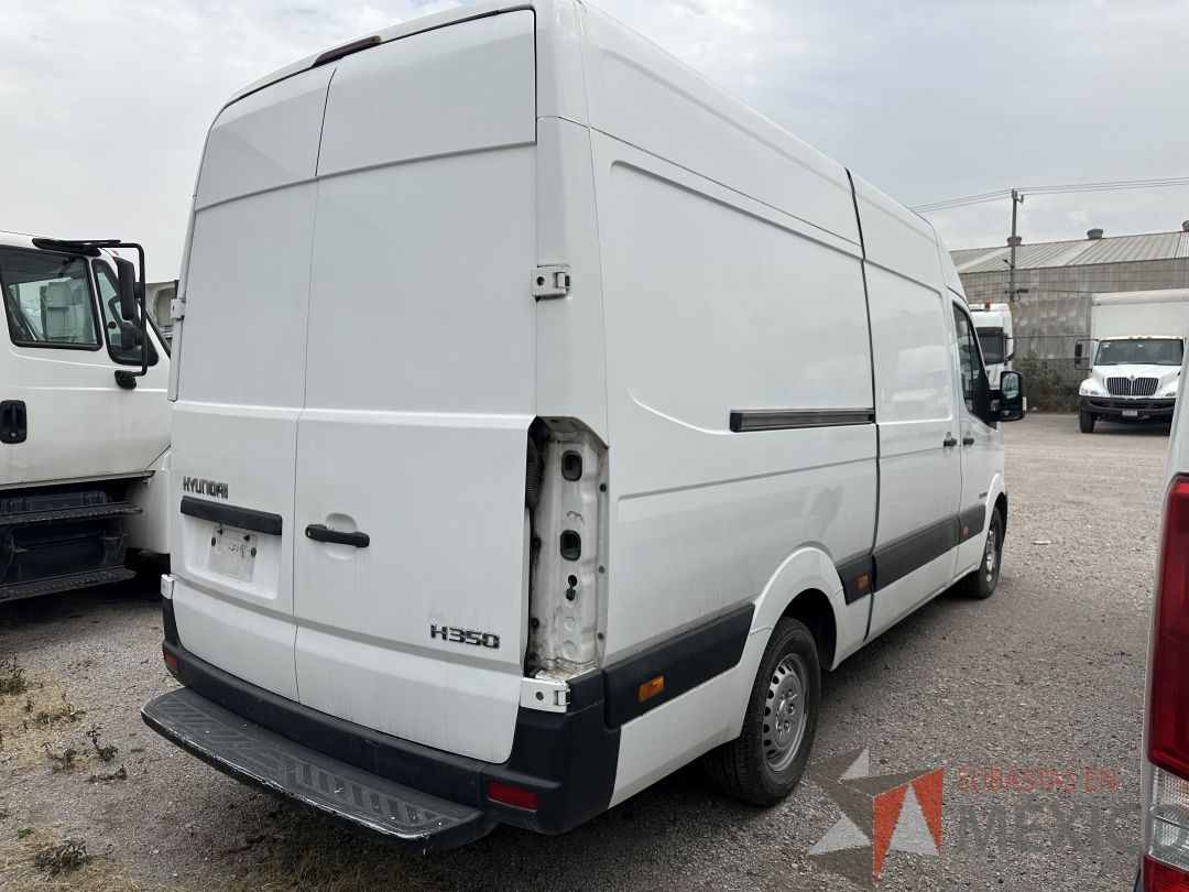 Lote 004 - Camioneta HYUNDAI H350, Año 2021, 71,840 km - Imagen 4