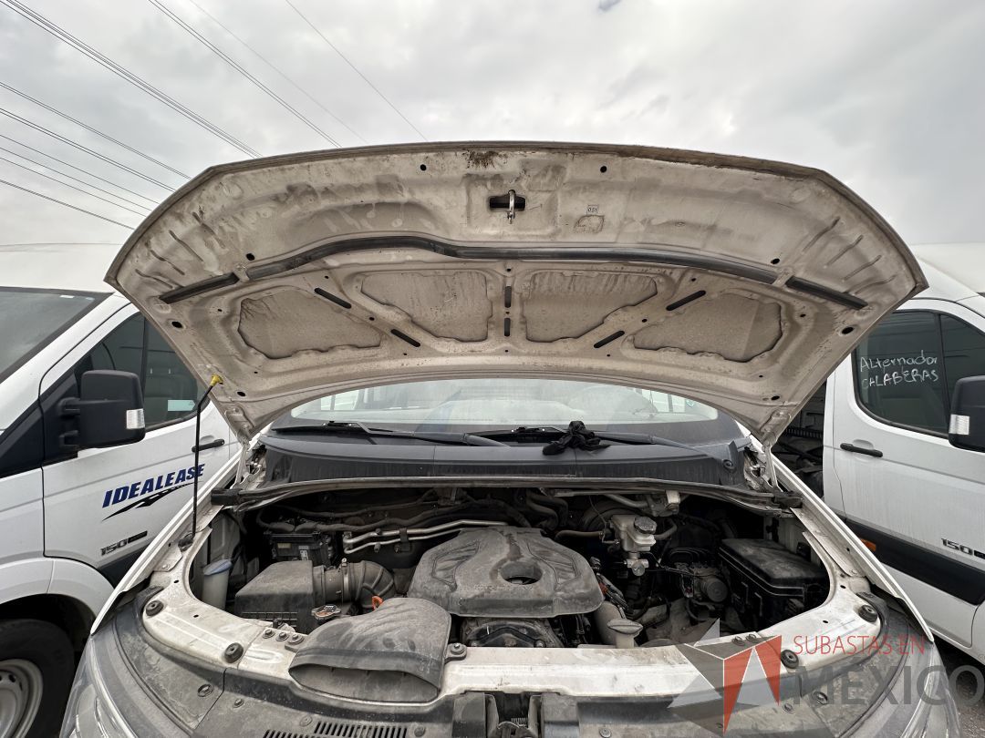 Lote 001 - Camioneta HYUNDAI H350, Año 2021, 451,912 km - Imagen 16