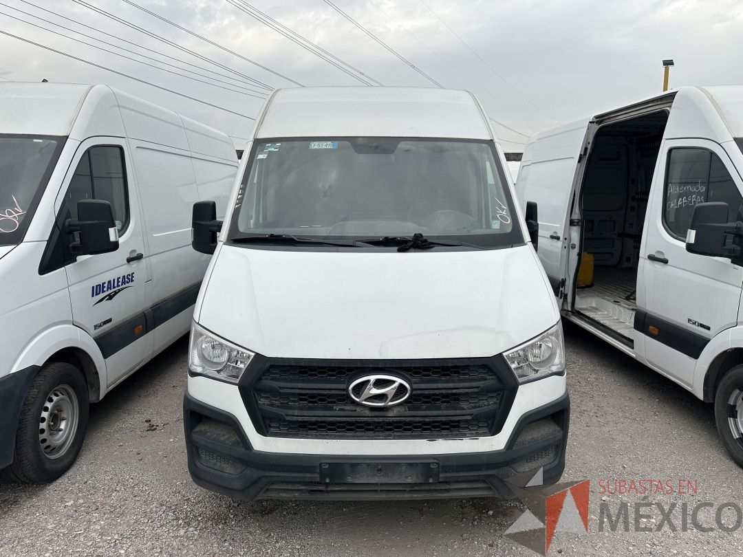 Lote 001 - Camioneta HYUNDAI H350, Año 2021, 451,912 km