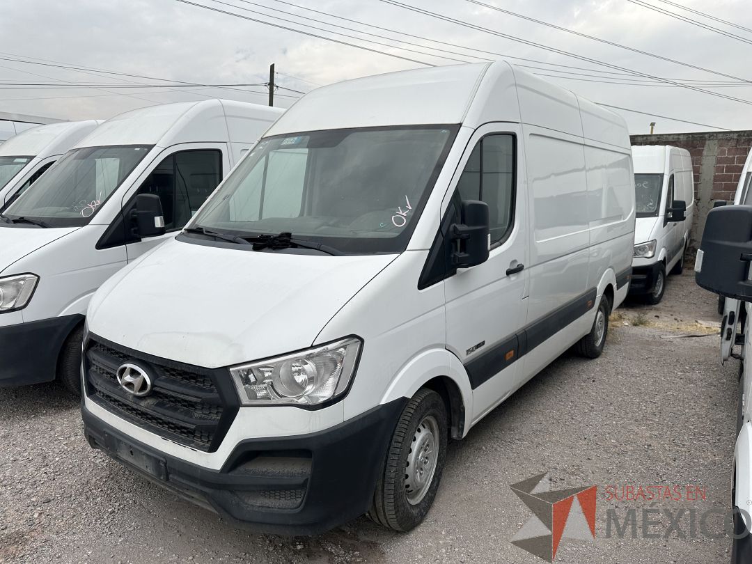 Lote 001 - Camioneta HYUNDAI H350, Año 2021, 451,912 km - Imagen 2